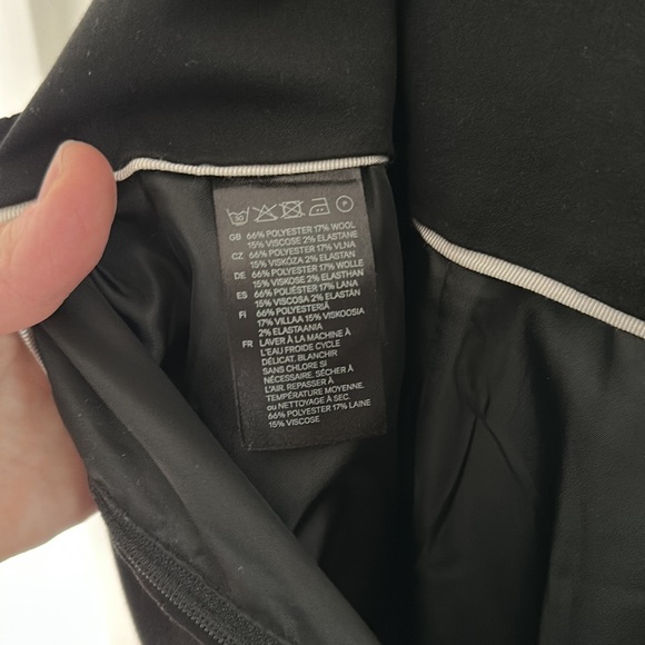 H&M high waist black skirt in size 10. - Picture 6 of 6